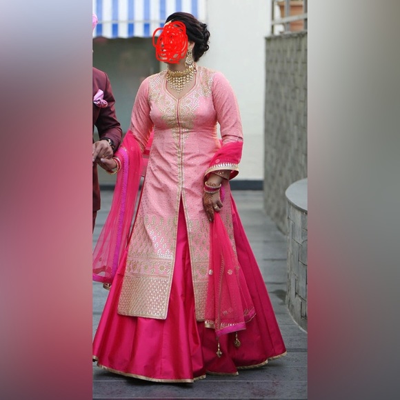 Engagement Lehenga - Picture 1 of 3